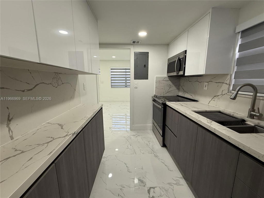 Real estate property located at 860 9th Ct, Miami-dade, West Buena Vista, Hialeah, FL