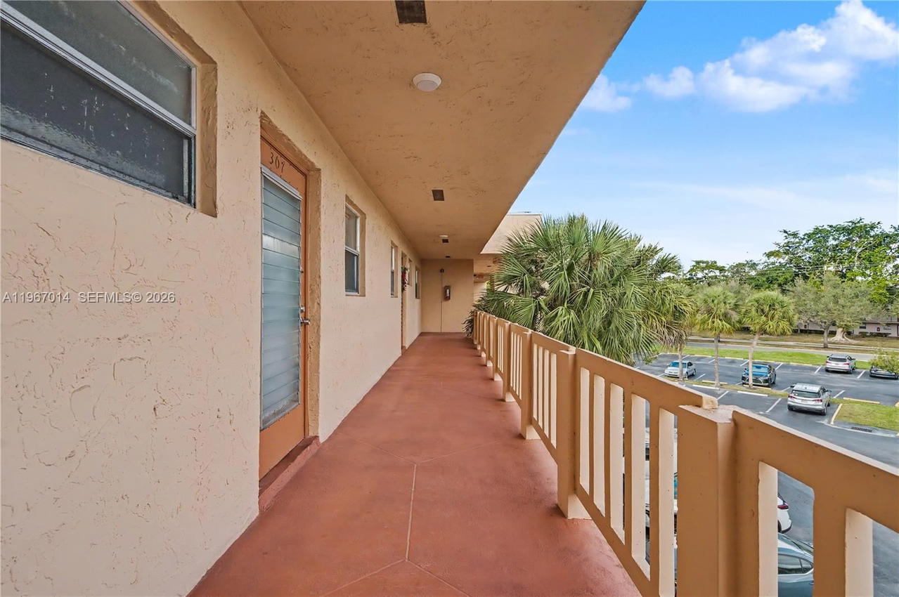 Real estate property located at 8380 Lagos De Campo Blvd #307, Broward, Rokest Condominium Apartm, Tamarac, FL