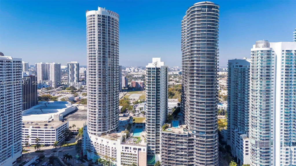 Real estate property located at 1750 Bayshore Dr #4507, Miami-dade, Opera Tower Condo, Miami, FL
