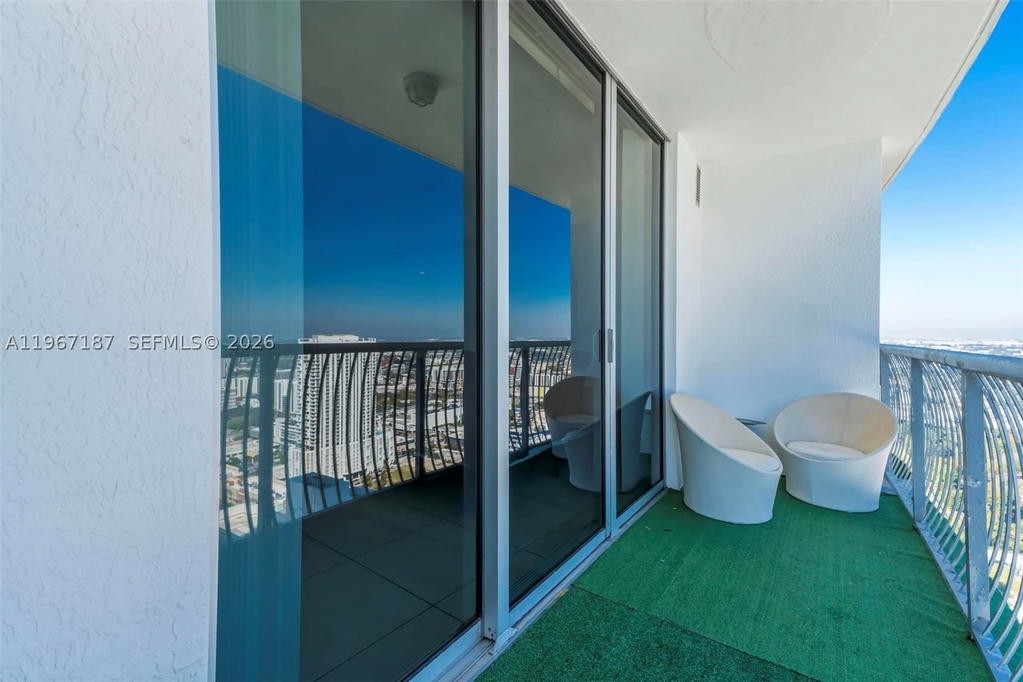 Real estate property located at 1750 Bayshore Dr #4507, Miami-dade, Opera Tower Condo, Miami, FL