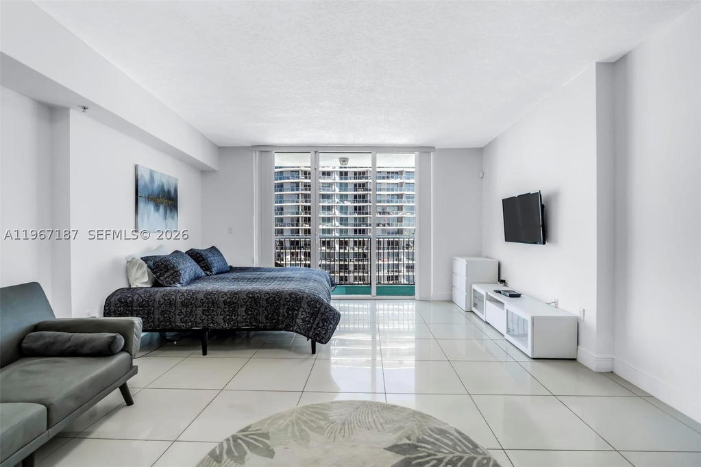 Real estate property located at 1750 Bayshore Dr #4507, Miami-dade, Opera Tower Condo, Miami, FL