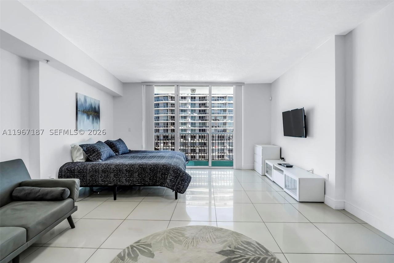 Real estate property located at 1750 Bayshore Dr #4507, Miami-dade, Opera Tower Condo, Miami, FL