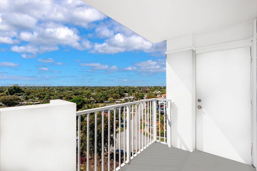 Real estate property located at 1200 Miami Gardens Dr #905W, Miami-dade, Wilshire Condo, Miami, FL