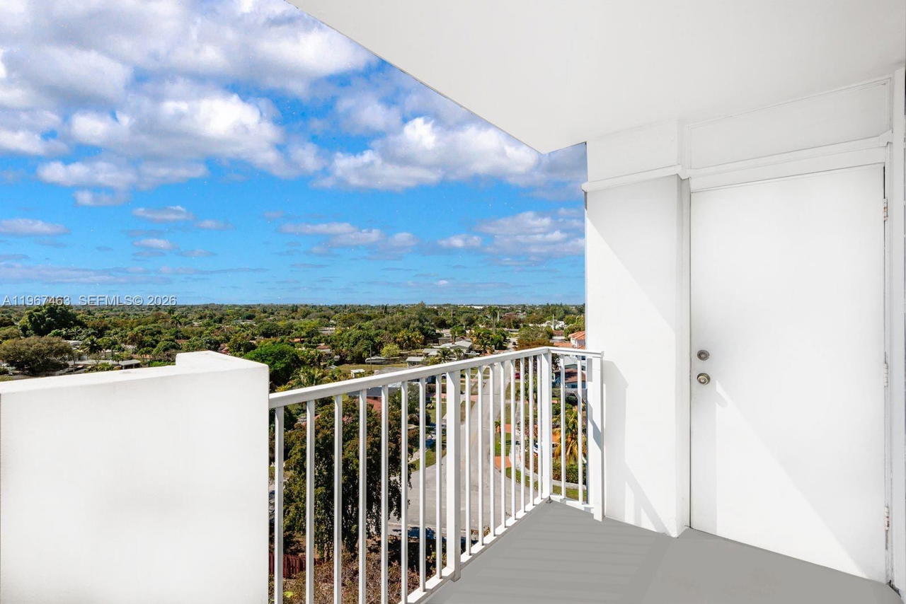 Real estate property located at 1200 Miami Gardens Dr #905W, Miami-dade, Wilshire Condo, Miami, FL