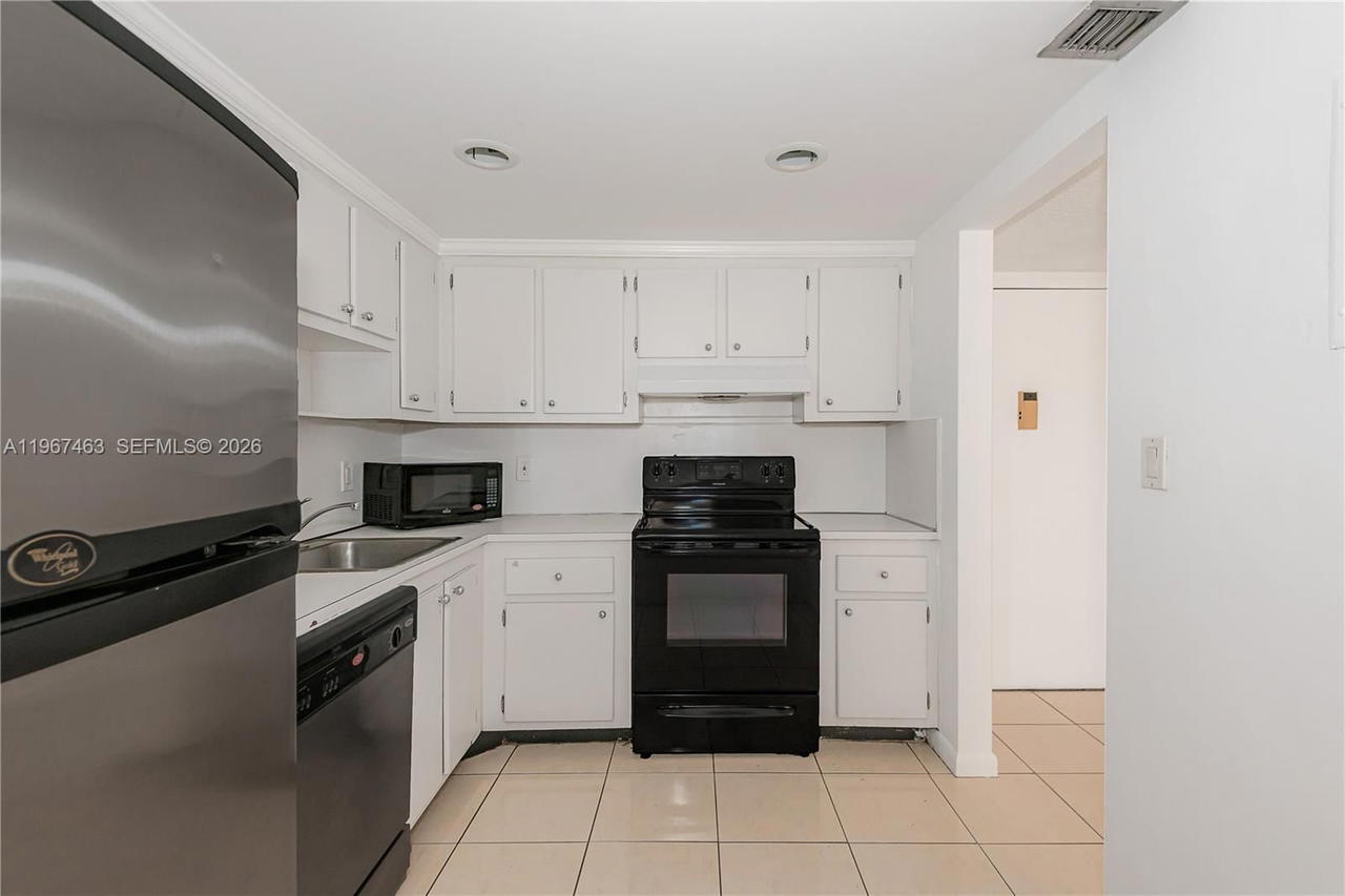 Real estate property located at 1200 Miami Gardens Dr #905W, Miami-dade, Wilshire Condo, Miami, FL
