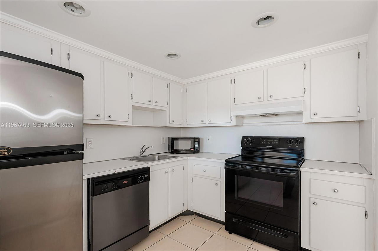 Real estate property located at 1200 Miami Gardens Dr #905W, Miami-dade, Wilshire Condo, Miami, FL