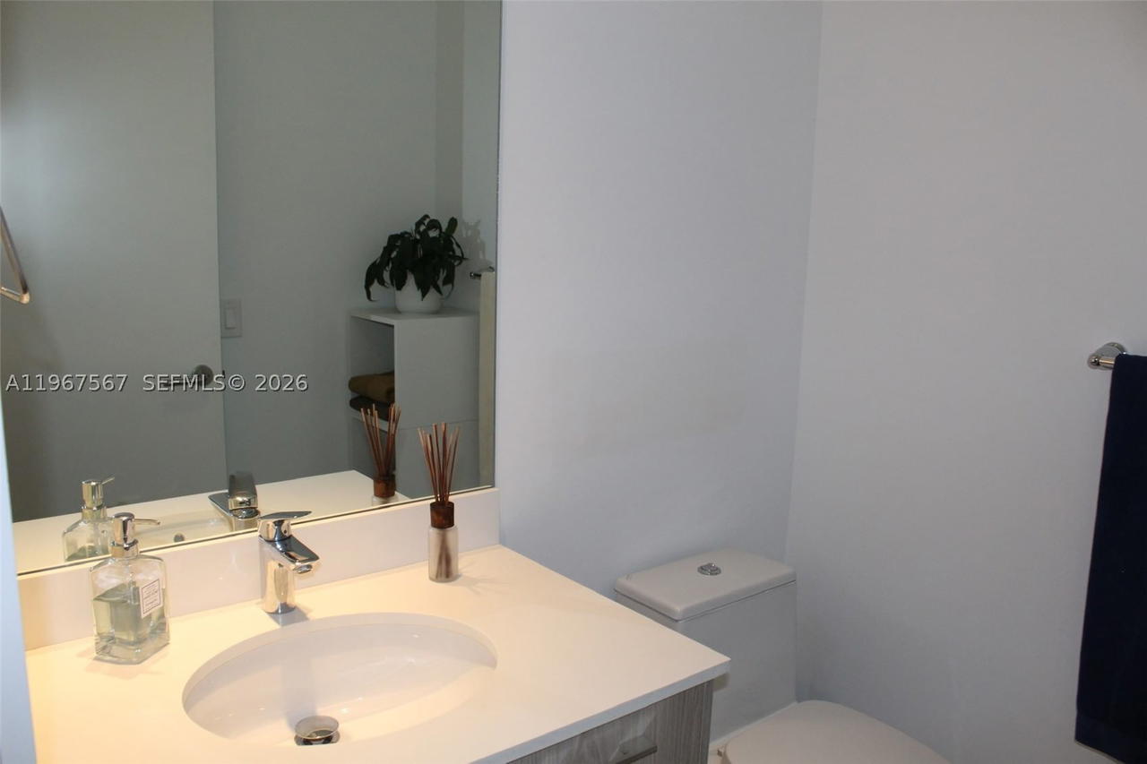 Real estate property located at 501 31st St #2705, Miami-dade, Paraiso Bayviews Condo, Miami, FL