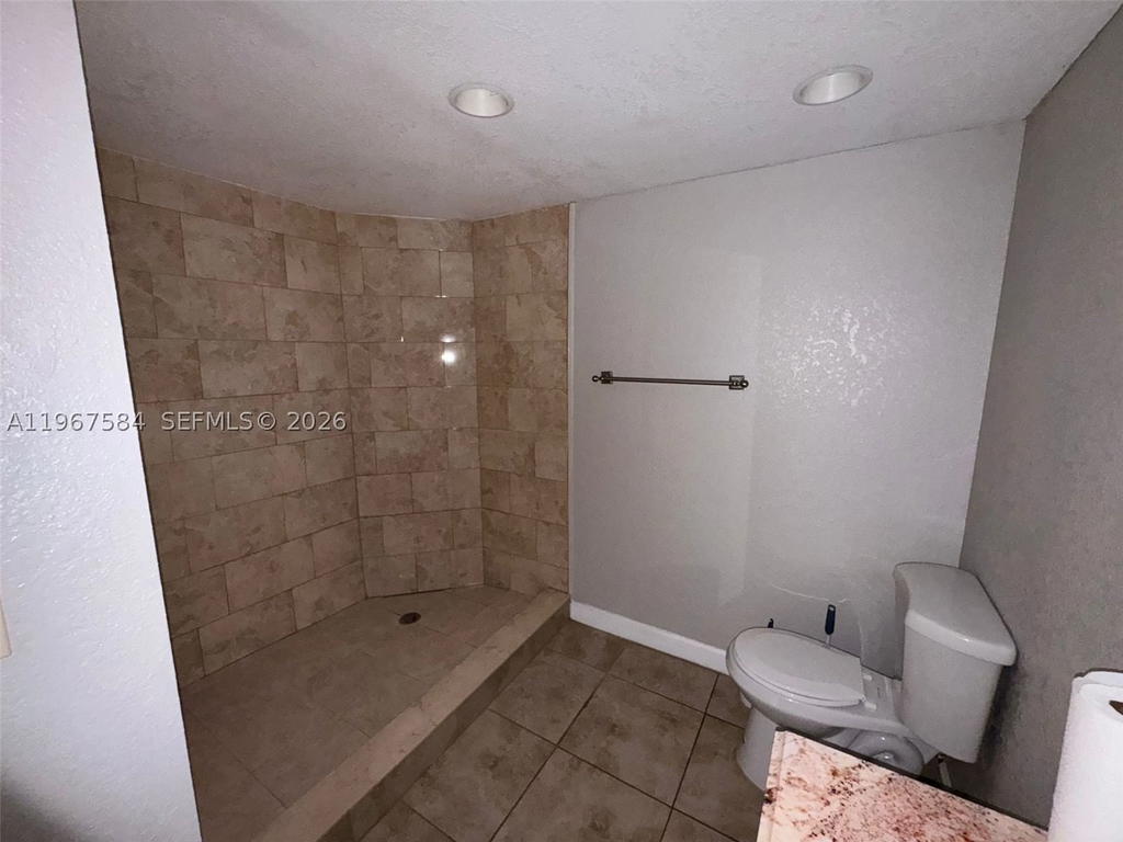 Real estate property located at 3301 Spanish Moss Ter #604, Broward, Lakes Of Inverrary Condo, Lauderhill, FL