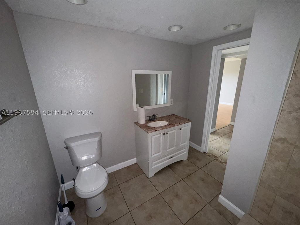 Real estate property located at 3301 Spanish Moss Ter #604, Broward, Lakes Of Inverrary Condo, Lauderhill, FL