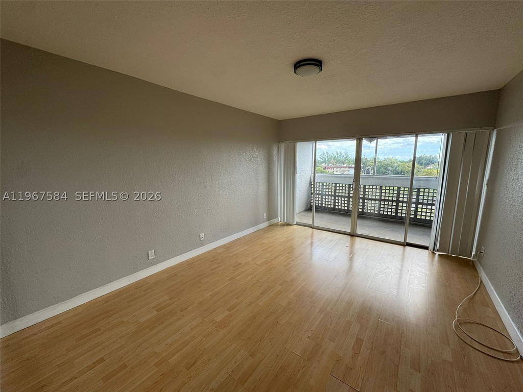Real estate property located at 3301 Spanish Moss Ter #604, Broward, Lakes Of Inverrary Condo, Lauderhill, FL