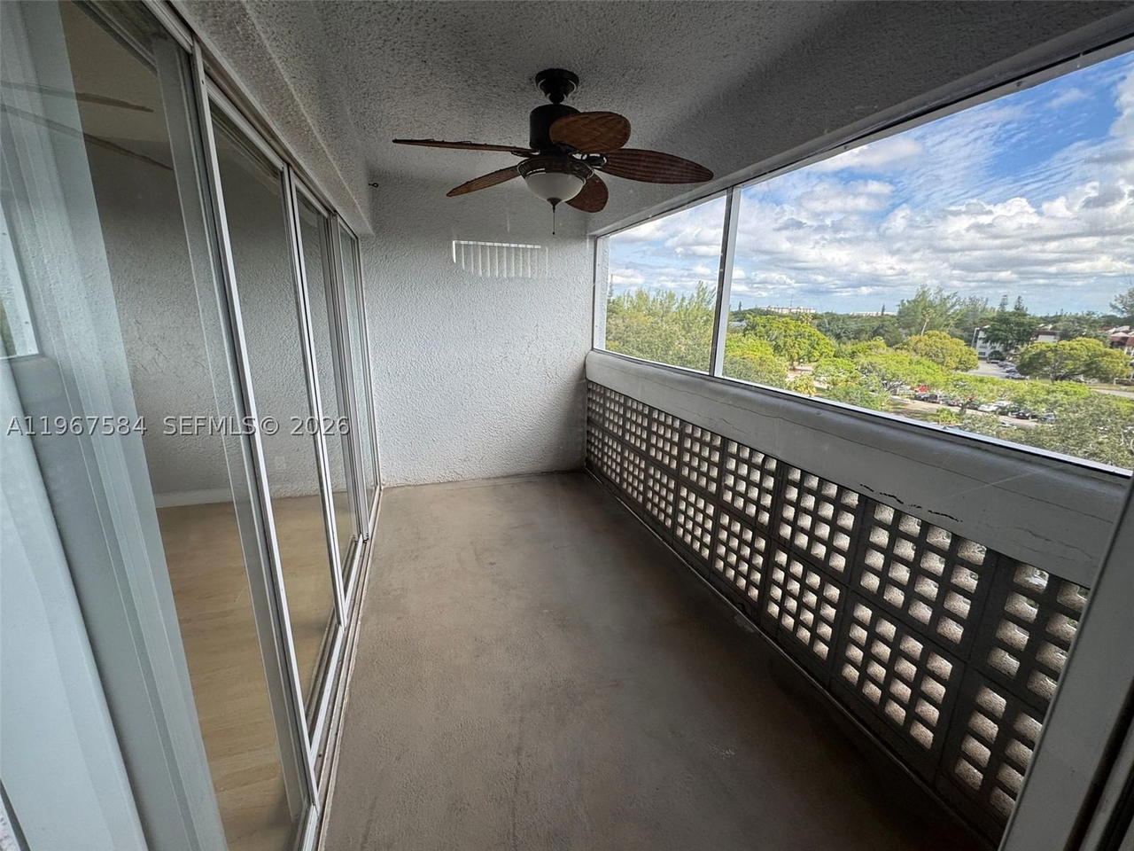Real estate property located at 3301 Spanish Moss Ter #604, Broward, Lakes Of Inverrary Condo, Lauderhill, FL