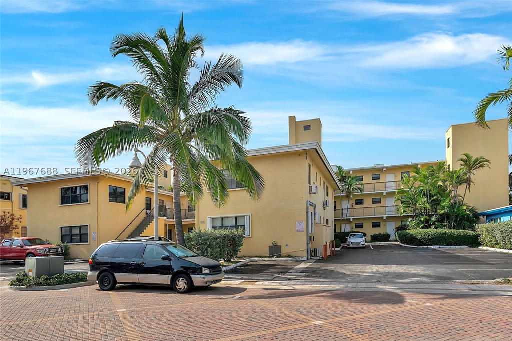 Real estate property located at 322 Harding St B202, Broward, Beach Terrace Resort Cond, Hollywood, FL
