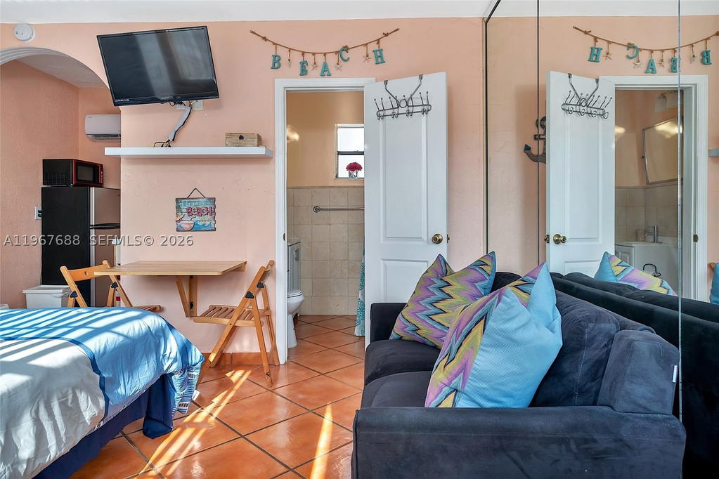Real estate property located at 322 Harding St B202, Broward, Beach Terrace Resort Cond, Hollywood, FL