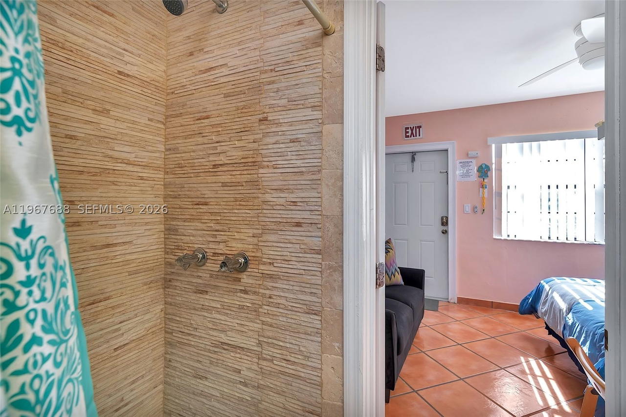 Real estate property located at 322 Harding St B202, Broward, Beach Terrace Resort Cond, Hollywood, FL
