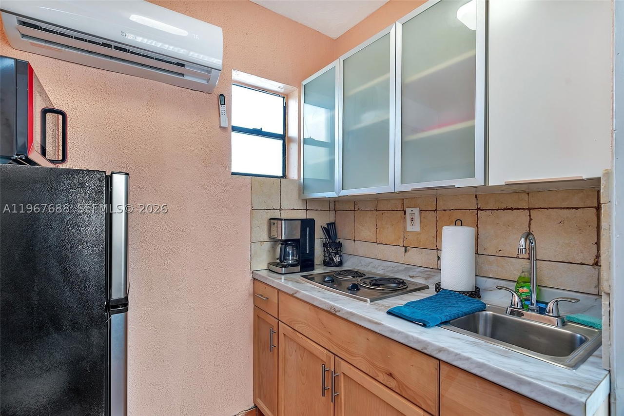 Real estate property located at 322 Harding St B202, Broward, Beach Terrace Resort Cond, Hollywood, FL