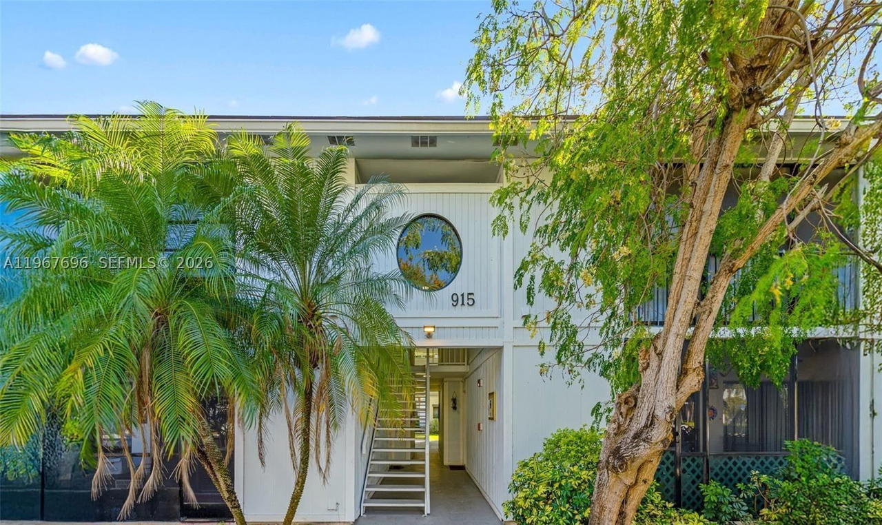 Real estate property located at 915 199th St #206-15, Miami-dade, Carmel At California Cl C, Miami, FL
