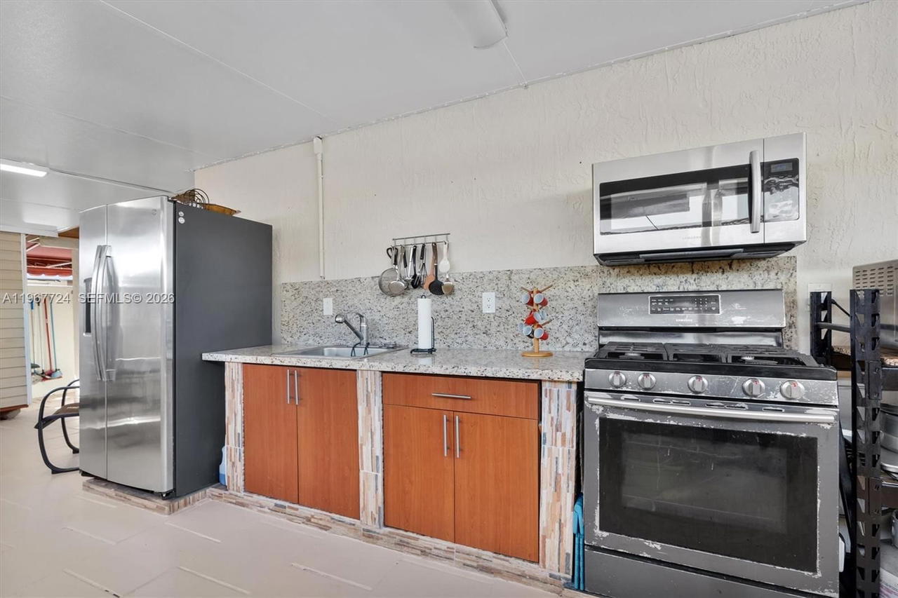 Real estate property located at 9326 121st St #115, Miami-dade, Los Palacios I Condo, Hialeah Gardens, FL