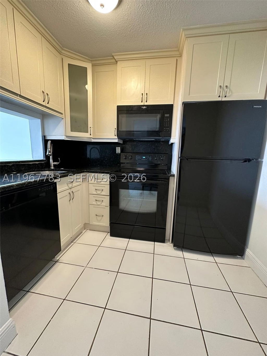 Real estate property located at 488 165th St Rd B-614, Miami-dade, Montecarlo Condo, Miami, FL
