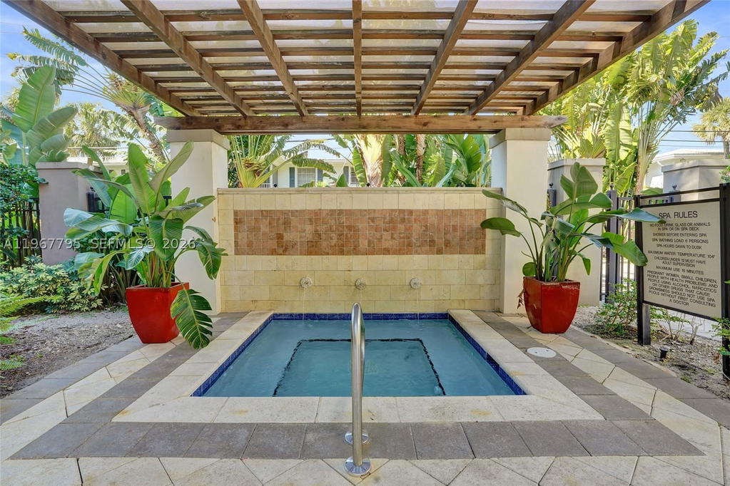 Real estate property located at 2421 65th St #202, Broward, Lauderdale One Condo, Fort Lauderdale, FL