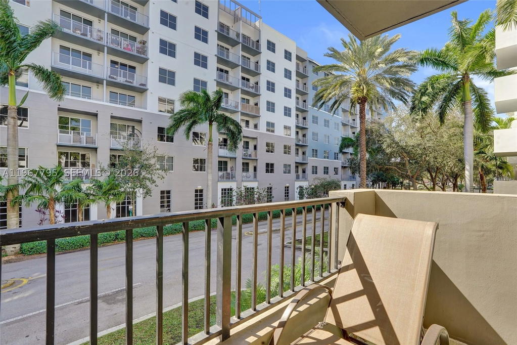 Real estate property located at 2421 65th St #202, Broward, Lauderdale One Condo, Fort Lauderdale, FL