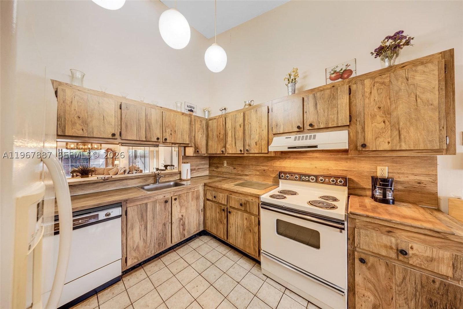Real estate property located at 567 199th Ter #1S, Miami-dade, Sandpiper At Calif Club C, Miami, FL