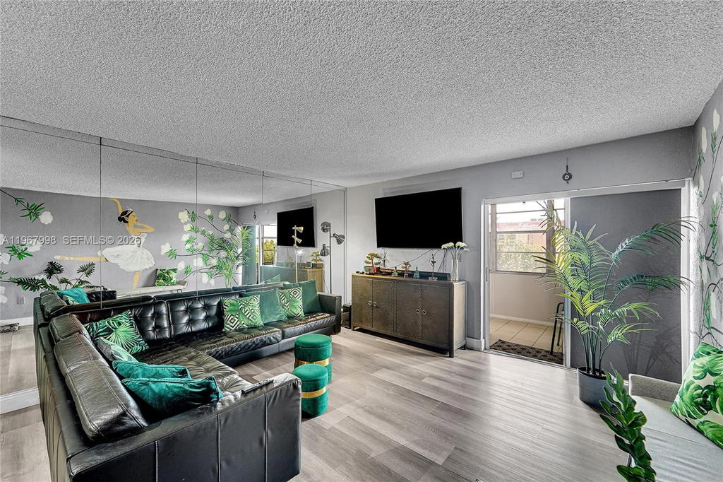 Real estate property located at 1890 56th St #1411, Miami-dade, Palm-east Gardens Condo, Hialeah, FL