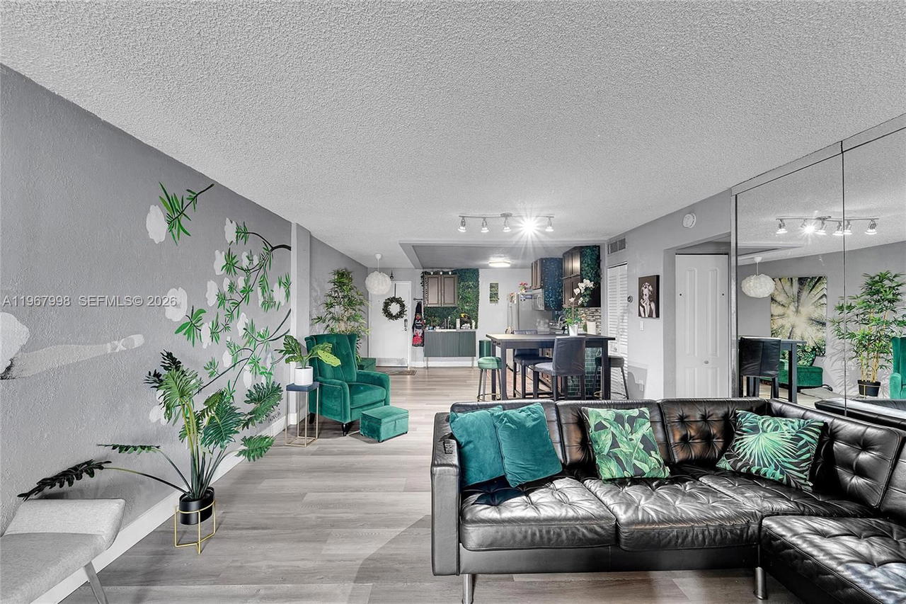 Real estate property located at 1890 56th St #1411, Miami-dade, Palm-east Gardens Condo, Hialeah, FL
