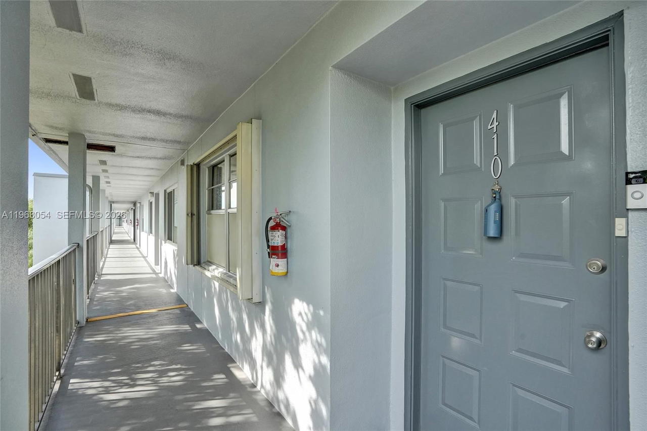 Real estate property located at 1151 128th Ter #410D, Broward, Cambridge At Century Vill, Pembroke Pines, FL