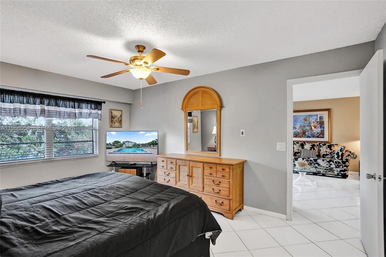 Real estate property located at 1151 128th Ter #410D, Broward, Cambridge At Century Vill, Pembroke Pines, FL
