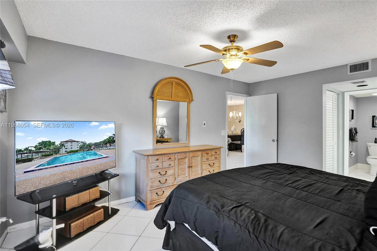 Real estate property located at 1151 128th Ter #410D, Broward, Cambridge At Century Vill, Pembroke Pines, FL