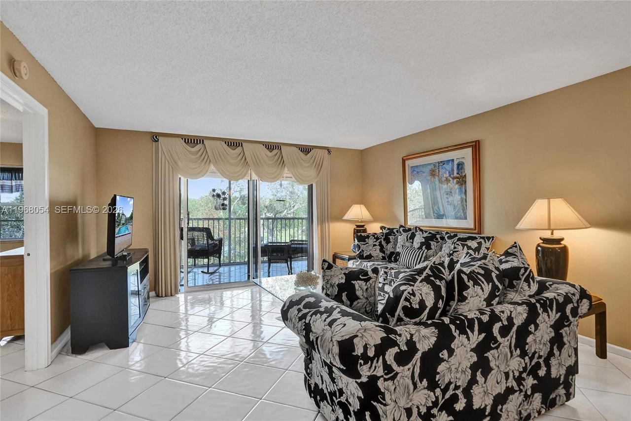 Real estate property located at 1151 128th Ter #410D, Broward, Cambridge At Century Vill, Pembroke Pines, FL