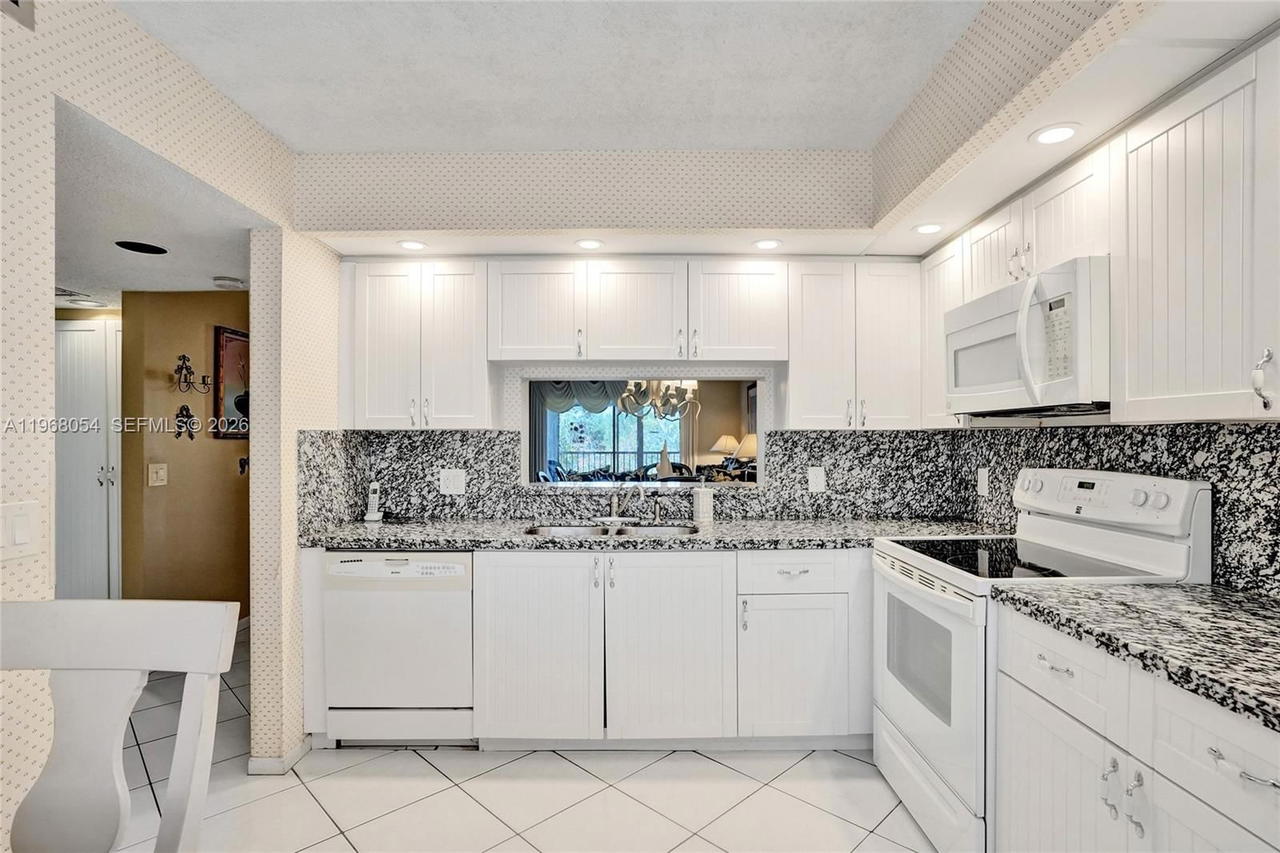 Real estate property located at 1151 128th Ter #410D, Broward, Cambridge At Century Vill, Pembroke Pines, FL