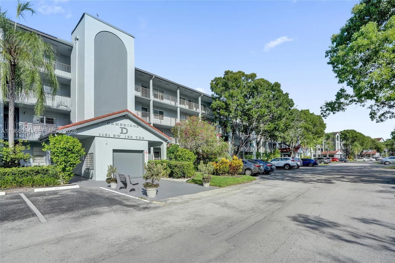 Real estate property located at 1151 128th Ter #410D, Broward, Cambridge At Century Vill, Pembroke Pines, FL