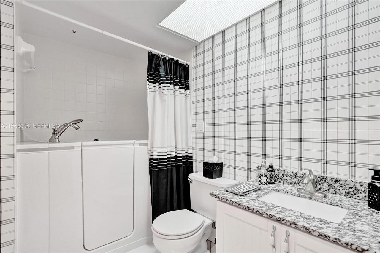 Real estate property located at 1151 128th Ter #410D, Broward, Cambridge At Century Vill, Pembroke Pines, FL