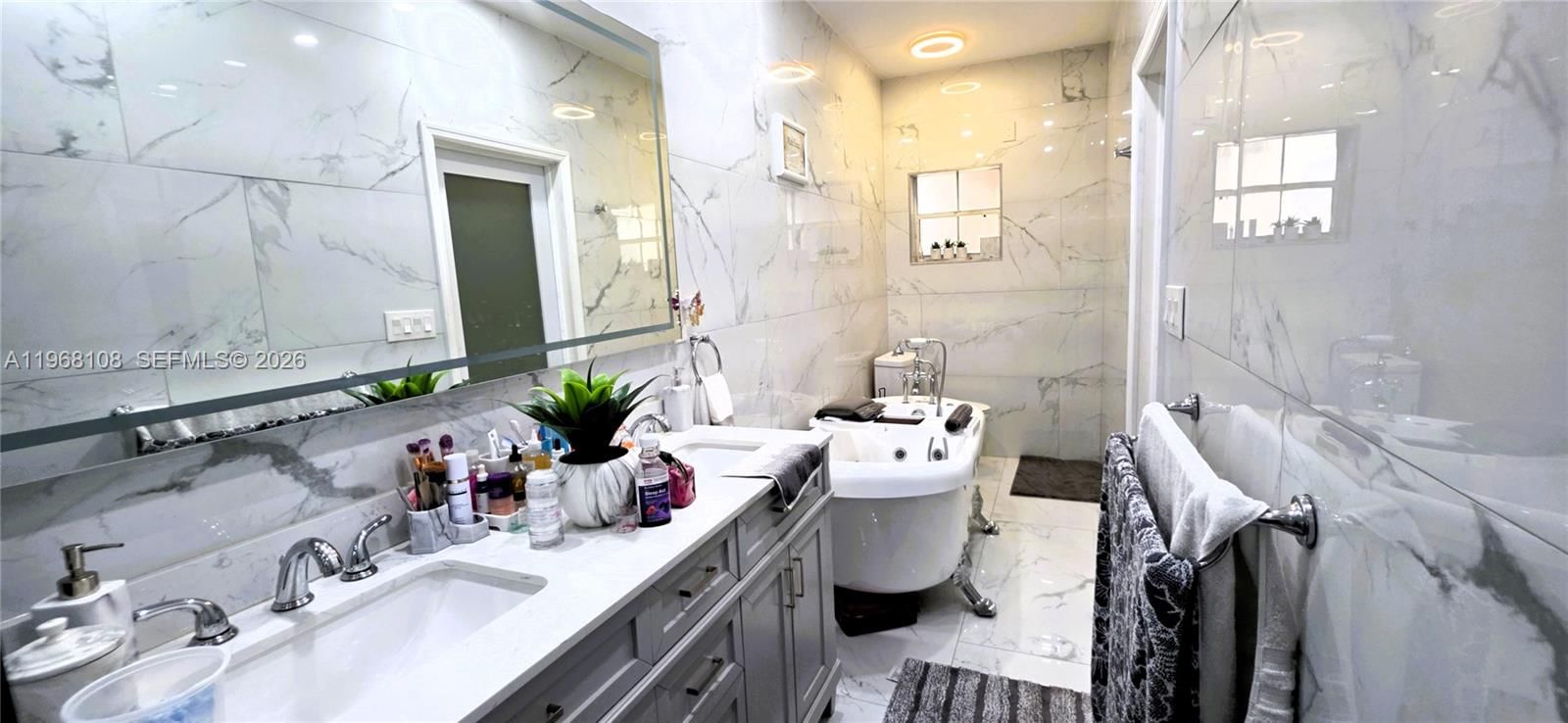 Real estate property located at 5769 99th Ave, Miami-dade, Patio Homes Of Doral Pine, Doral, FL