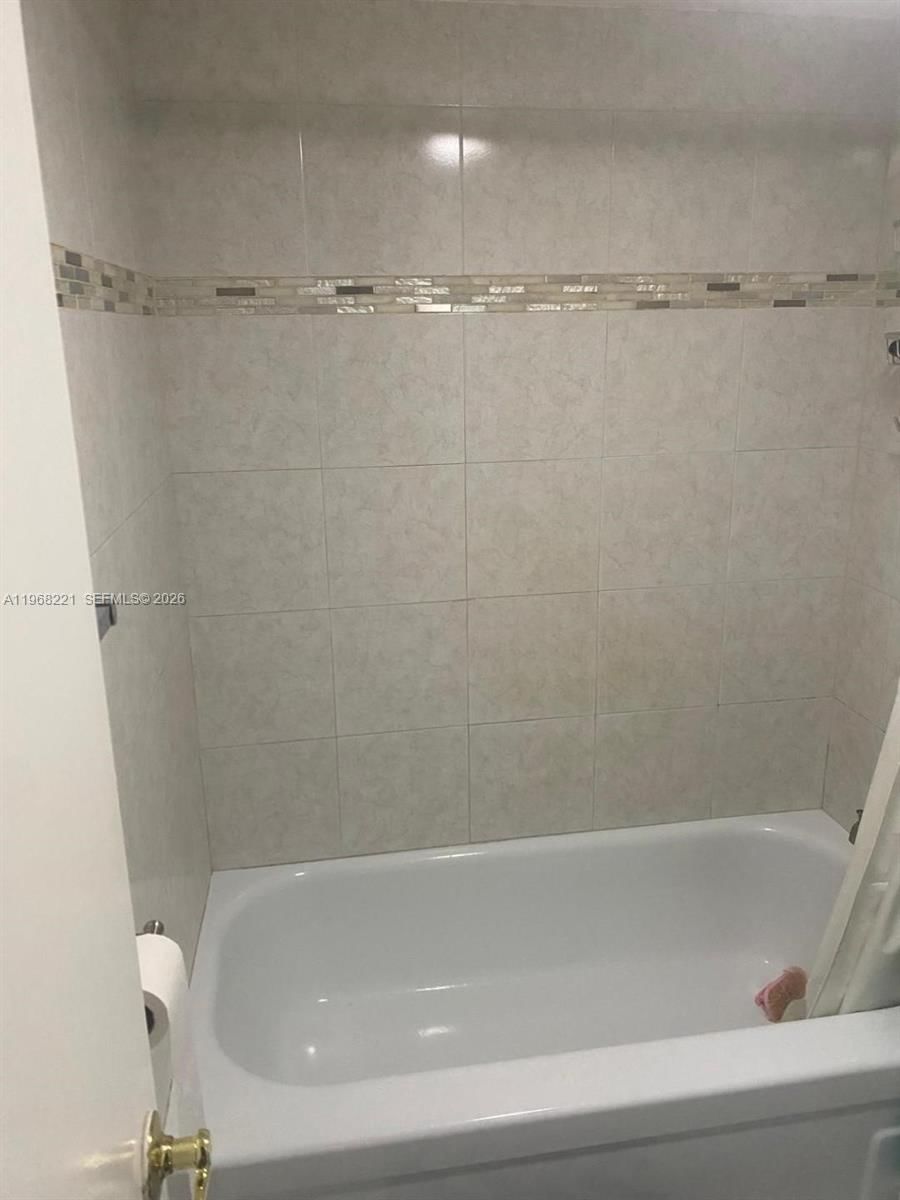 Real estate property located at 6010 Falls Cir Dr #222, Broward, Falls Of Inverrary, Lauderhill, FL