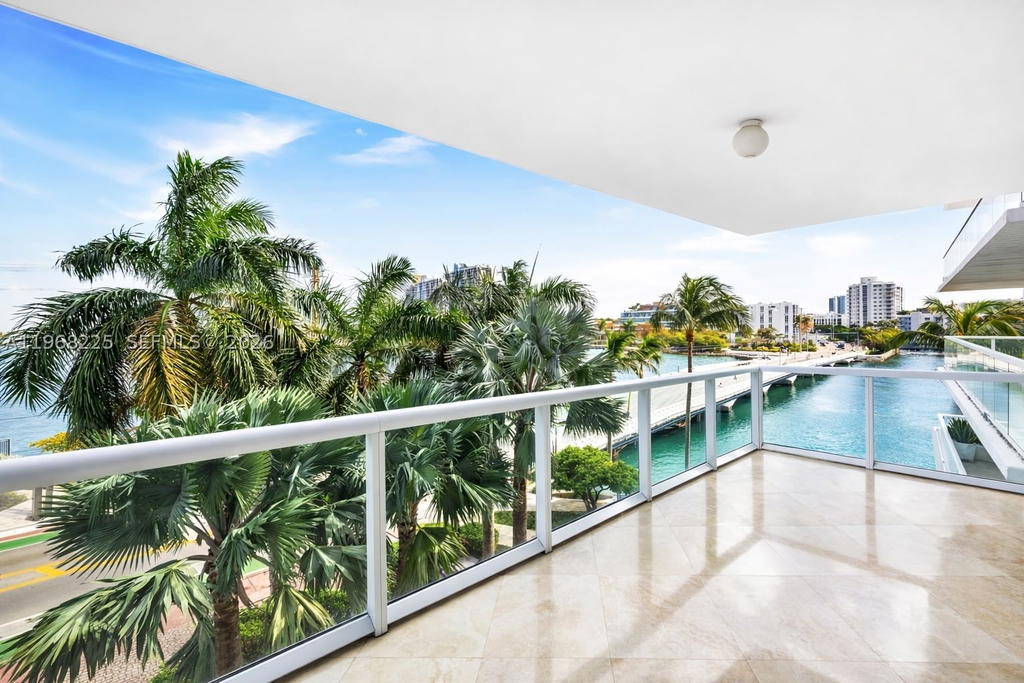Real estate property located at 10 Venetian Way #403, Miami-dade, The Grand Venetian Condo, Miami Beach, FL
