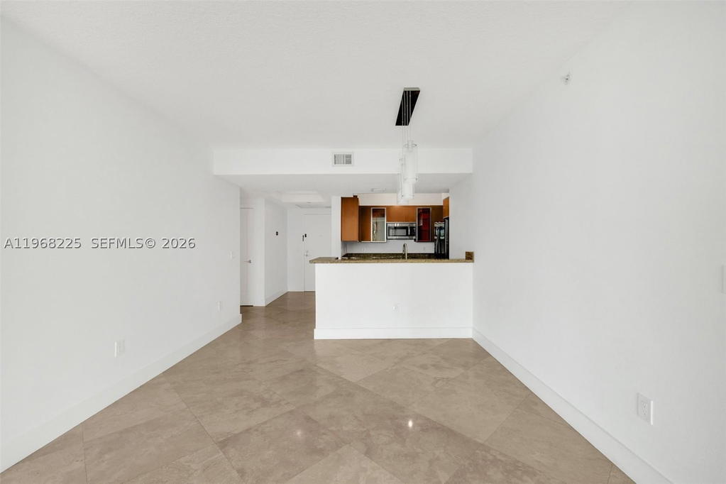 Real estate property located at 10 Venetian Way #403, Miami-dade, The Grand Venetian Condo, Miami Beach, FL