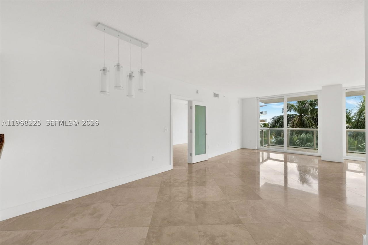 Real estate property located at 10 Venetian Way #403, Miami-dade, The Grand Venetian Condo, Miami Beach, FL