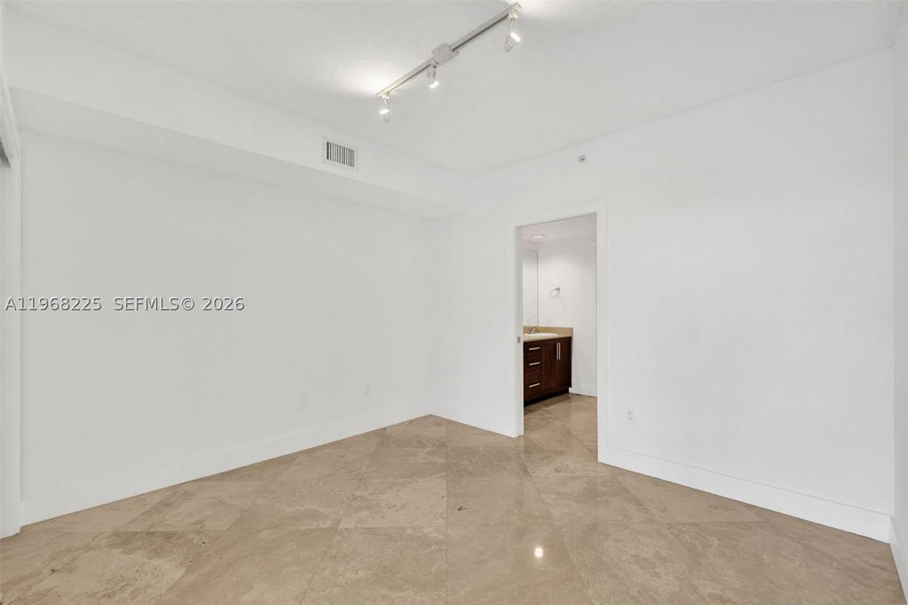 Real estate property located at 10 Venetian Way #403, Miami-dade, The Grand Venetian Condo, Miami Beach, FL