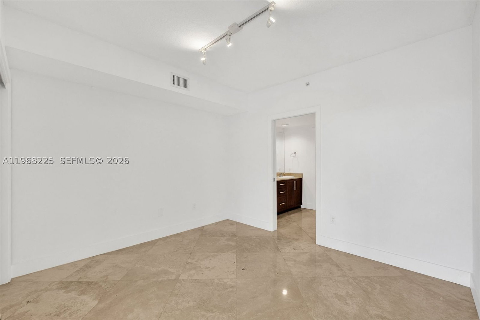 Real estate property located at 10 Venetian Way #403, Miami-dade, The Grand Venetian Condo, Miami Beach, FL