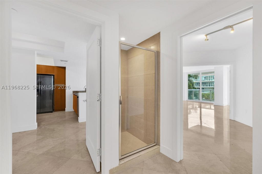Real estate property located at 10 Venetian Way #403, Miami-dade, The Grand Venetian Condo, Miami Beach, FL