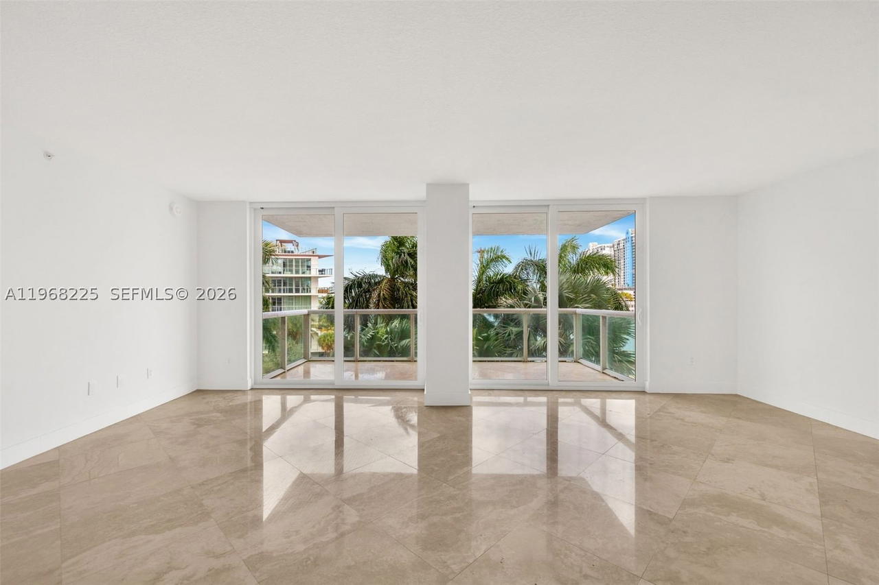 Real estate property located at 10 Venetian Way #403, Miami-dade, The Grand Venetian Condo, Miami Beach, FL