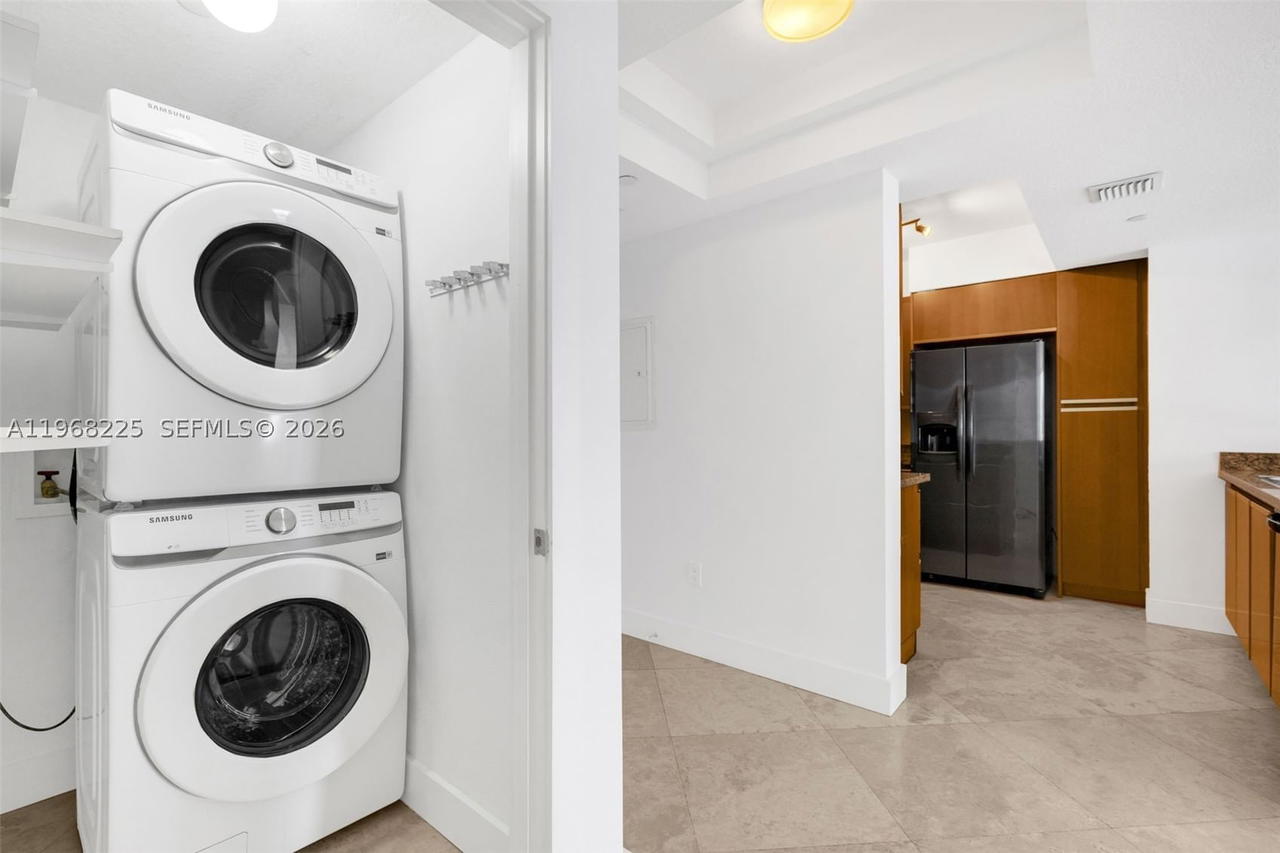 Real estate property located at 10 Venetian Way #403, Miami-dade, The Grand Venetian Condo, Miami Beach, FL