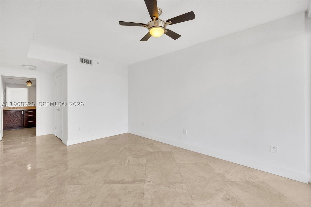 Real estate property located at 10 Venetian Way #403, Miami-dade, The Grand Venetian Condo, Miami Beach, FL