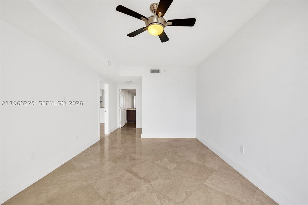 Real estate property located at 10 Venetian Way #403, Miami-dade, The Grand Venetian Condo, Miami Beach, FL