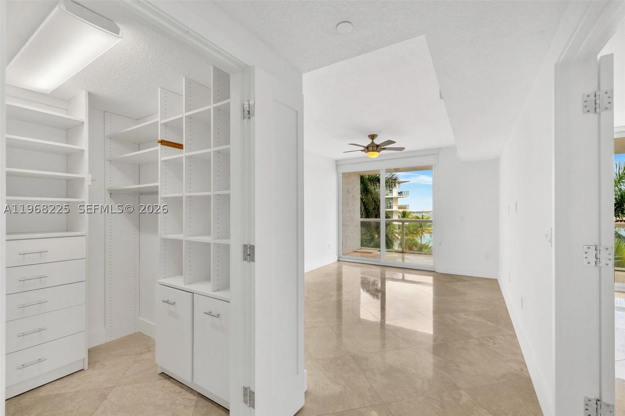 Real estate property located at 10 Venetian Way #403, Miami-dade, The Grand Venetian Condo, Miami Beach, FL