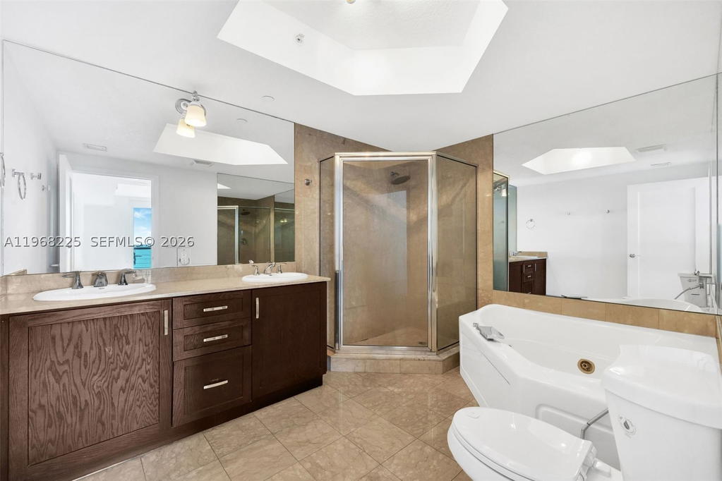 Real estate property located at 10 Venetian Way #403, Miami-dade, The Grand Venetian Condo, Miami Beach, FL