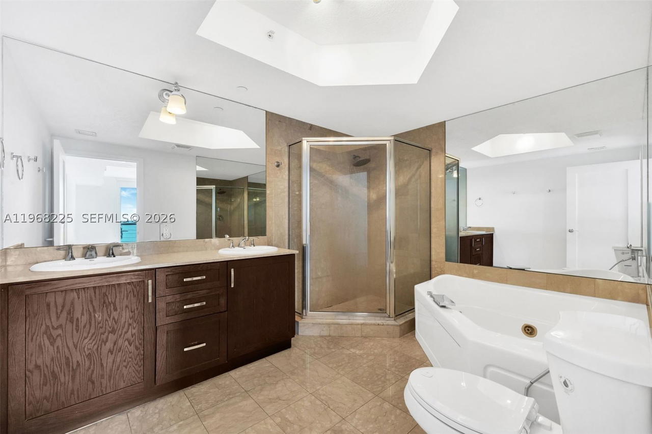 Real estate property located at 10 Venetian Way #403, Miami-dade, The Grand Venetian Condo, Miami Beach, FL
