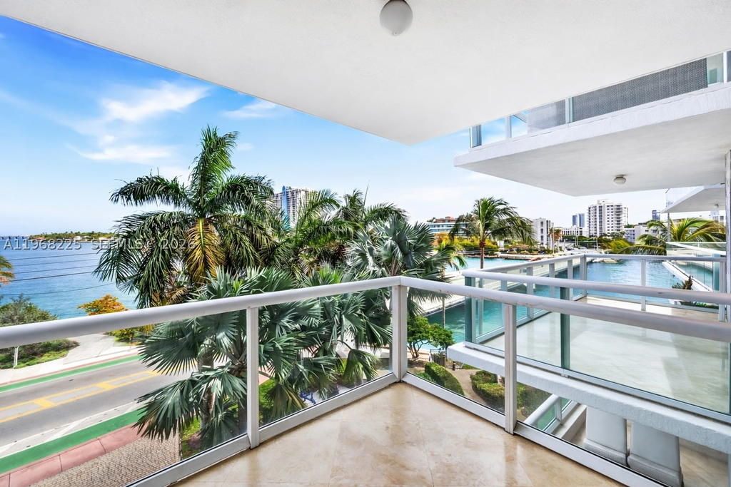 Real estate property located at 10 Venetian Way #403, Miami-dade, The Grand Venetian Condo, Miami Beach, FL